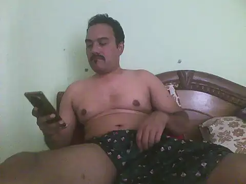 Snapshot of farhaanmacho chatting on May 6, 2026, 9:02 am farhaanmacho online show from May 6, 2026, 9:02 am