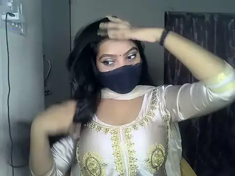 Snapshot of ishi_Beauty chatting on October 1, 2025, 7:35 am ishi Beauty online show from October 1, 2025, 7:35 am