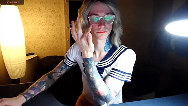 Snapshot of Julia_dolls chatting on December 15, 2025, 5:52 pm Julia dolls online show from December 15, 2025, 5:52 pm