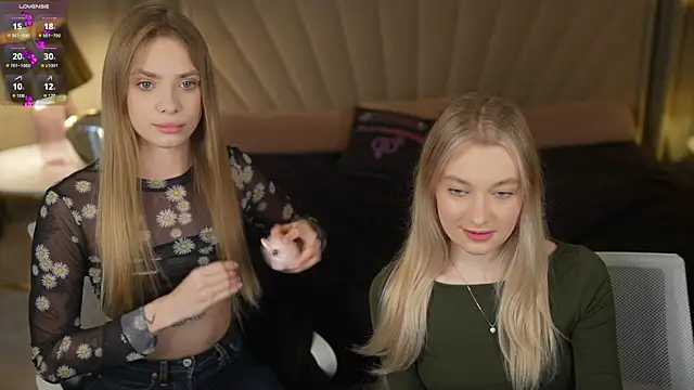 Ewa Pearl online show from December 2, 2025, 3:25 pm