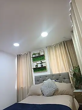 sasi luna online show from April 8, 2026, 1:01 pm