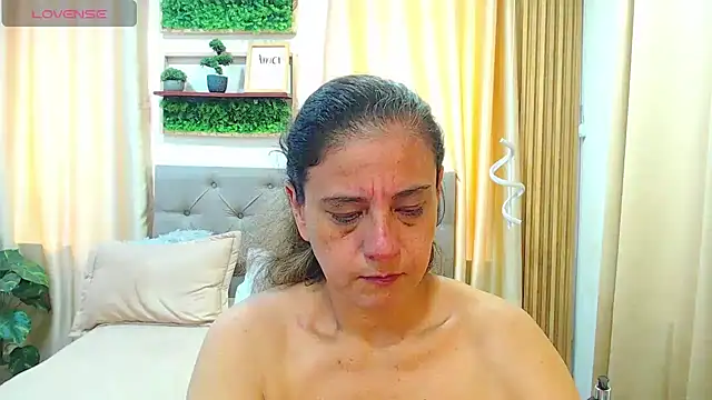 Snapshot of sasi_luna chatting on June 28, 2026, 2:01 pm sasi luna online show from June 28, 2026, 2:01 pm