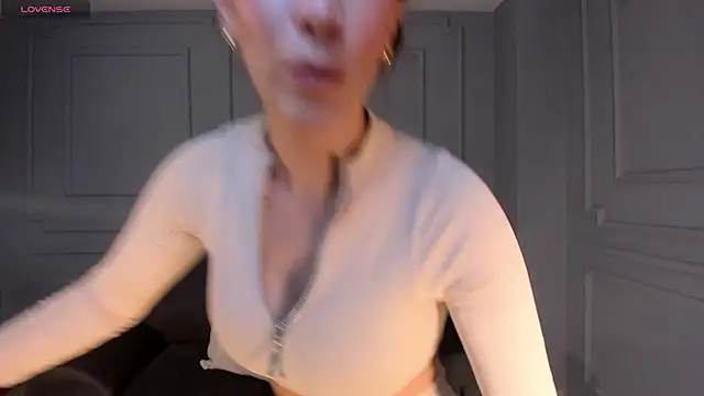 Snapshot of MiaFarrell_ chatting on November 2, 2025, 11:26 am MiaFarrell online show from November 2, 2025, 11:26 am