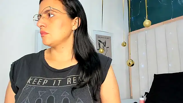 africa holmes online show from December 3, 2025, 2:23 am