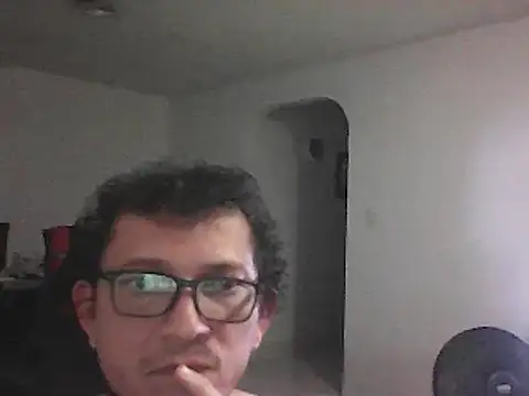 Snapshot of Bombi22 chatting on November 12, 2025, 2:37 am Bombi22 online show from November 12, 2025, 2:37 am