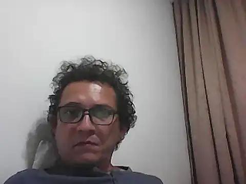 Snapshot of Bombi22 chatting on December 20, 2025, 5:54 am Bombi22 online show from December 20, 2025, 5:54 am