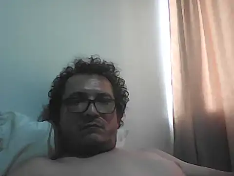 Snapshot of Bombi22 chatting on December 5, 2025, 9:34 pm Bombi22 online show from December 5, 2025, 9:34 pm