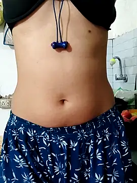 hotty aira online show from February 18, 2025, 3:52 pm