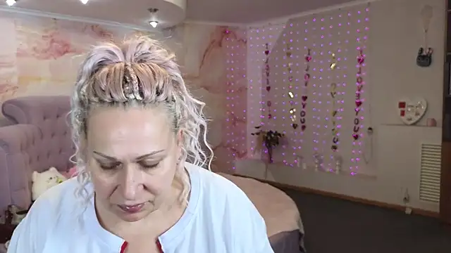 Penelope Pinky online show from October 10, 2025, 11:11 am