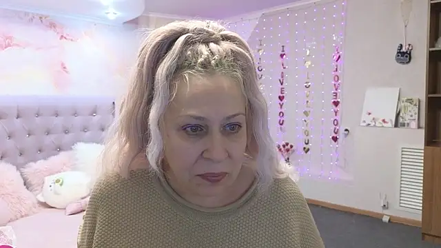 Penelope Pinky online show from March 17, 2025, 4:19 am