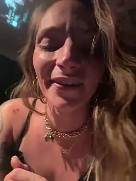 PrettiPluto online show from December 18, 2025, 4:06 am