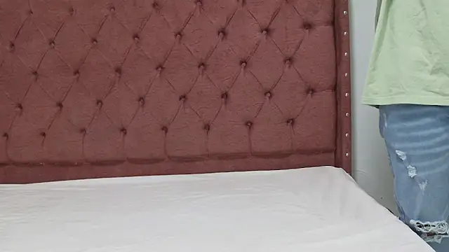 lau hotfox online show from March 11, 2025, 1:26 am