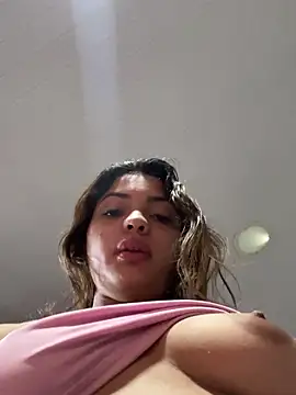 Snapshot of Nicollygriu chatting on June 3, 2026, 2:44 pm Nicollygriu online show from June 3, 2026, 2:44 pm