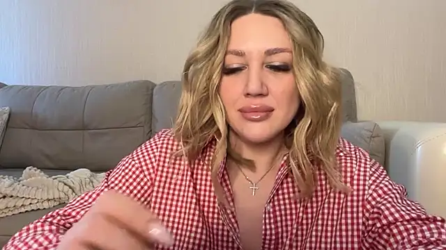 Snapshot of VickyLove047 chatting on October 3, 2025, 8:27 am VickyLove047 online show from October 3, 2025, 8:27 am