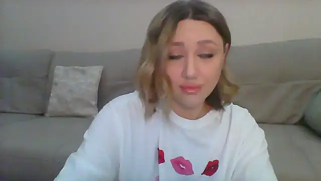 Snapshot of VickyLove047 chatting on March 23, 2025, 3:43 am VickyLove047 online show from March 23, 2025, 3:43 am