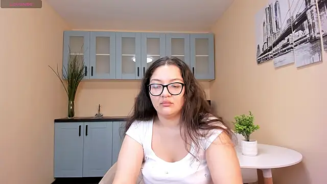 Snapshot of ZarifaBev chatting on December 3, 2025, 8:08 pm ZarifaBev online show from December 3, 2025, 8:08 pm