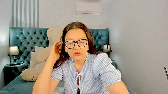 Snapshot of ZarifaBev chatting on October 18, 2025, 1:57 pm ZarifaBev online show from October 18, 2025, 1:57 pm