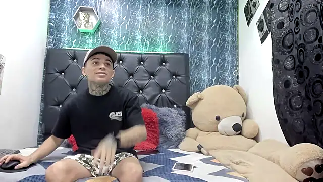 exotic hot couple online show from November 16, 2025, 7:29 pm