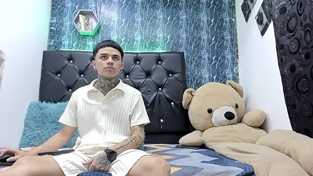 exotic hot couple online show from January 10, 2026, 11:44 pm