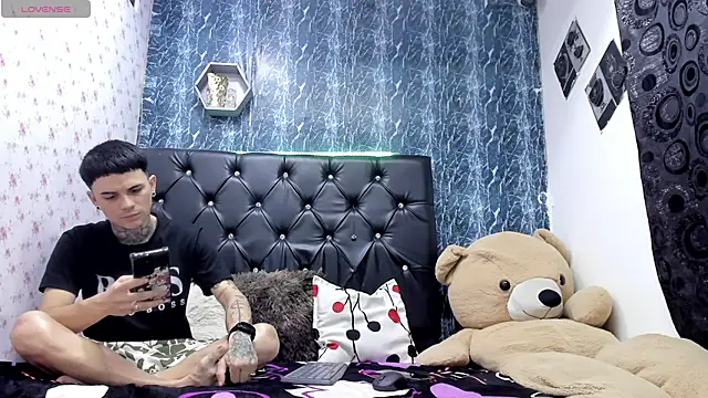 exotic hot couple online show from February 4, 2026, 9:10 pm