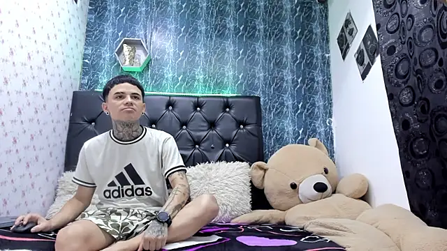 exotic hot couple online show from January 12, 2026, 7:31 pm