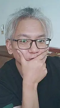 Snapshot of leoUSIR chatting on June 8, 2026, 9:43 am leoUSIR online show from June 8, 2026, 9:43 am