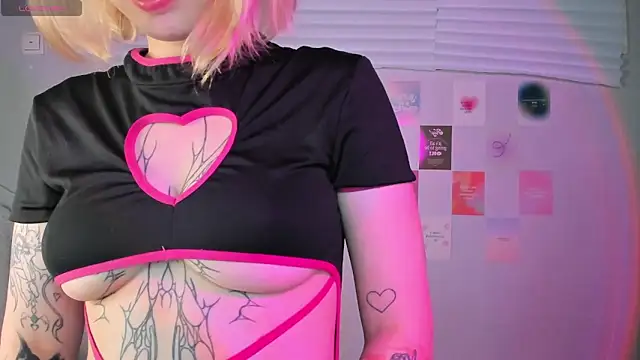 tender kiitty online show from December 23, 2024, 2:39 pm