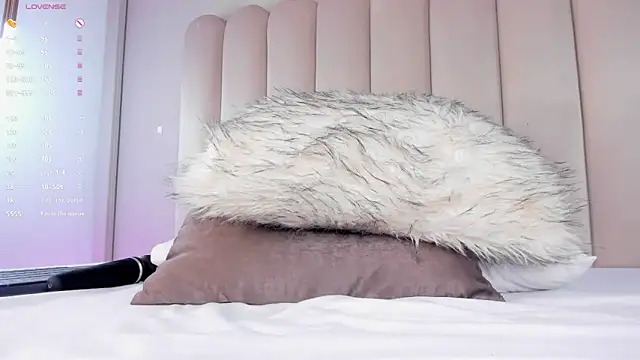 Snapshot of CharlotteDupontt chatting on November 18, 2025, 2:53 pm CharlotteDupontt online show from November 18, 2025, 2:53 pm