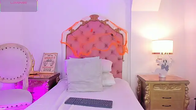 Snapshot of rebeca_watsson chatting on October 30, 2025, 12:14 pm rebeca watsson online show from October 30, 2025, 12:14 pm