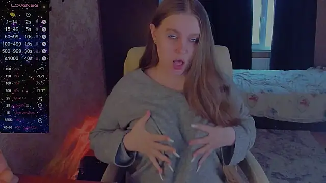 Snapshot of Alice_Dreamgirl_ chatting on February 2, 2025, 11:18 am Alice Dreamgirl online show from February 2, 2025, 11:18 am