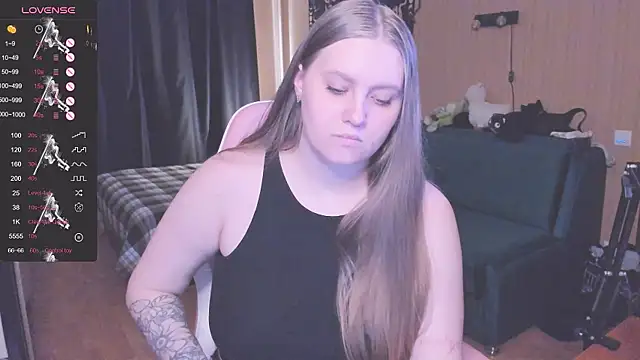 Snapshot of Alice_Dreamgirl_ chatting on October 17, 2025, 11:56 am Alice Dreamgirl online show from October 17, 2025, 11:56 am