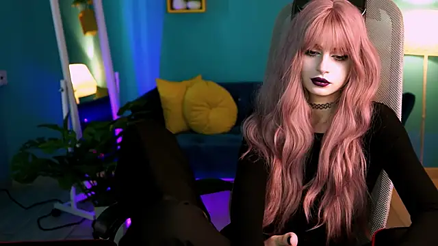 Snapshot of JadeCastle_ chatting on March 19, 2025, 5:19 am JadeCastle  online show from March 19, 2025, 5:19 am