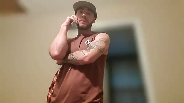 Snapshot of Huntzg23 chatting on January 14, 2026, 12:58 am Huntzg23 online show from January 14, 2026, 12:58 am