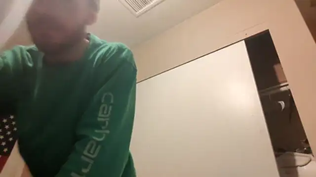 Snapshot of Huntzg23 chatting on December 14, 2025, 5:02 am Huntzg23 online show from December 14, 2025, 5:02 am