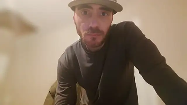 Snapshot of Huntzg23 chatting on January 11, 2026, 7:48 am Huntzg23 online show from January 11, 2026, 7:48 am