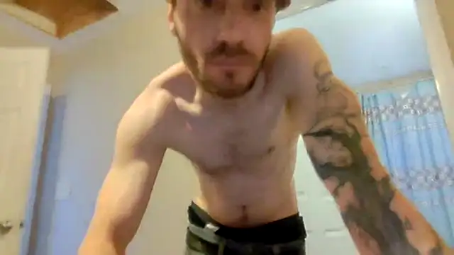 Snapshot of Huntzg23 chatting on December 15, 2025, 7:31 pm Huntzg23 online show from December 15, 2025, 7:31 pm