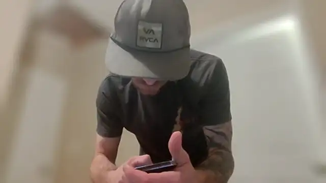 Snapshot of Huntzg23 chatting on January 14, 2026, 6:44 pm Huntzg23 online show from January 14, 2026, 6:44 pm