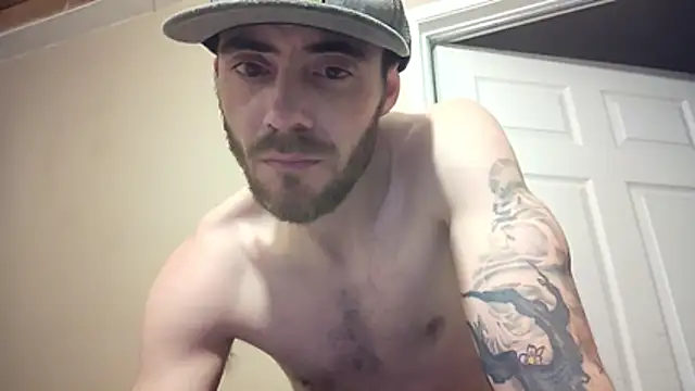 Snapshot of Huntzg23 chatting on December 22, 2025, 4:01 am Huntzg23 online show from December 22, 2025, 4:01 am