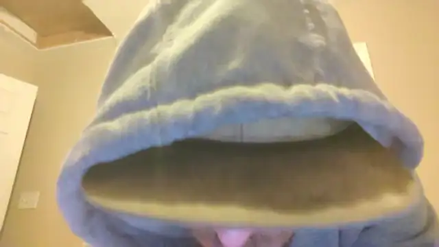 Snapshot of Huntzg23 chatting on December 17, 2025, 5:23 am Huntzg23 online show from December 17, 2025, 5:23 am