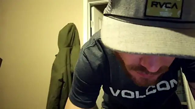 Snapshot of Huntzg23 chatting on December 23, 2025, 9:52 am Huntzg23 online show from December 23, 2025, 9:52 am