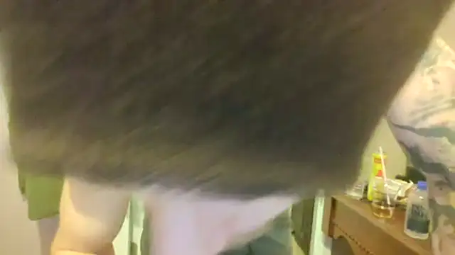 Snapshot of Huntzg23 chatting on December 4, 2025, 1:54 pm Huntzg23 online show from December 4, 2025, 1:54 pm