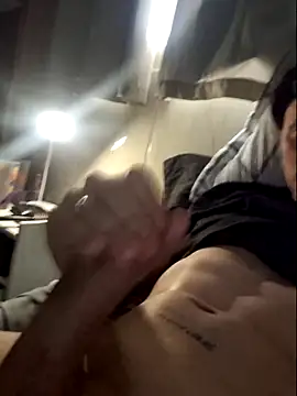 Snapshot of Leinad27 chatting on December 22, 2025, 4:07 pm Leinad27 online show from December 22, 2025, 4:07 pm