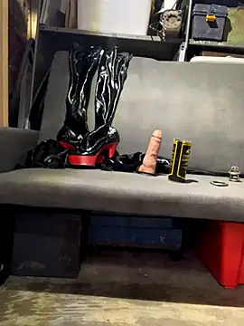 kinkycdslutsv online show from November 30, 2025, 6:14 am