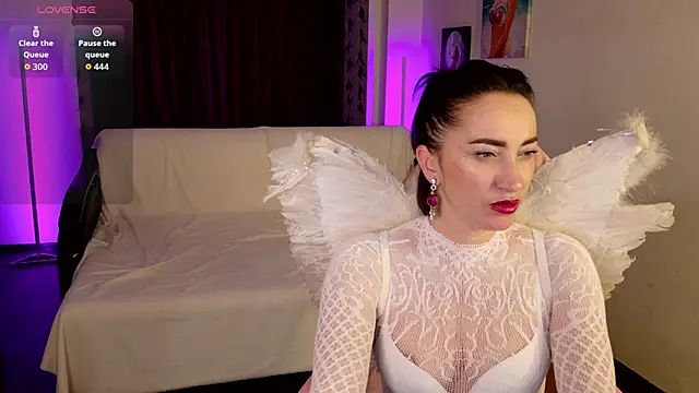 AnneHaddaway online show from December 18, 2025, 8:23 pm