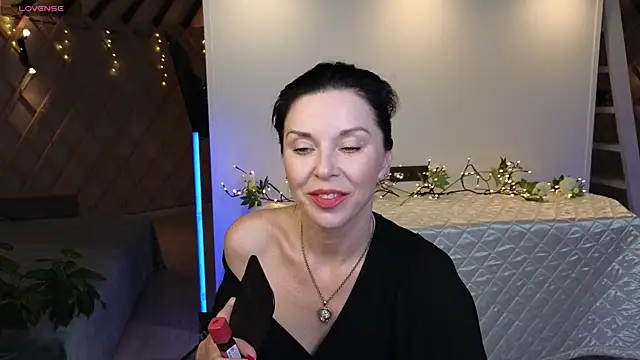 LinaJoy online show from May 28, 2026, 8:59 pm