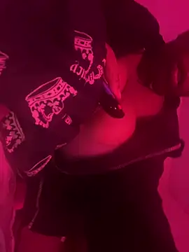 kiaxkiaa online show from December 31, 2024, 11:17 pm