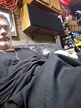 tileguyyy online show from September 23, 2025, 4:08 am