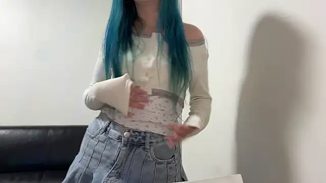 bumble bee online show from January 5, 2025, 4:16 pm