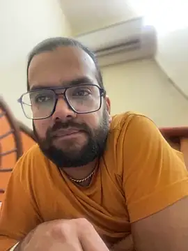 Snapshot of Arsh_Loves_Luv chatting on January 2, 2025, 12:02 am Arsh Loves Luv online show from January 2, 2025, 12:02 am