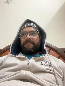 Snapshot of Arsh_Loves_Luv chatting on December 23, 2024, 7:20 pm Arsh Loves Luv online show from December 23, 2024, 7:20 pm